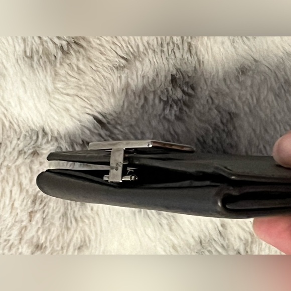 Gucci Vintage Leather Compact Wallet - Picture 6 of 13